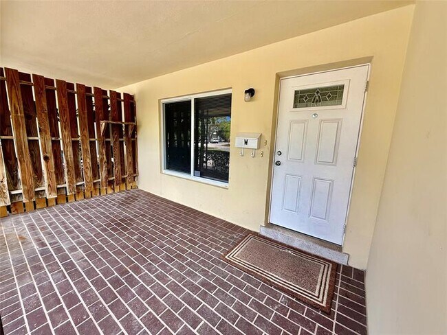 Building Photo - 2210 NE 54th St
