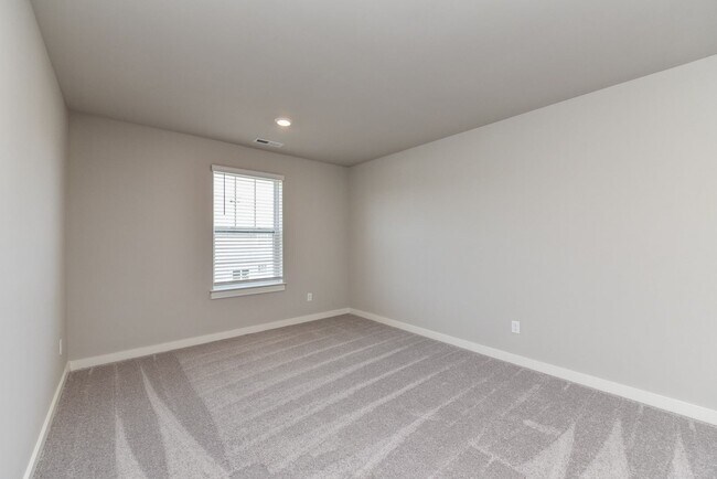 Building Photo - **2022-BUILT TOWNHOME WITH FABULOUS COMMUNITY AMENITIES**