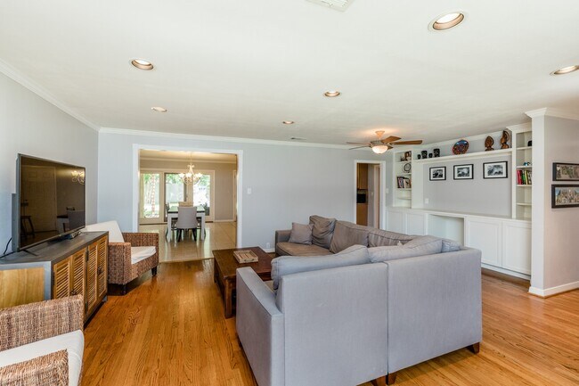 Building Photo - 8323 Lorrie Dr