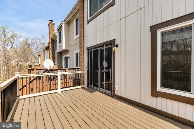 Building Photo - 2810 Cambridge Dr