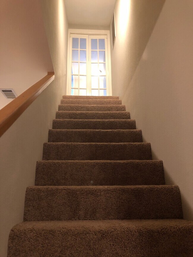 Building Photo - 4 Bedroom / 2.5 Baths / 2 Car Garage with ...