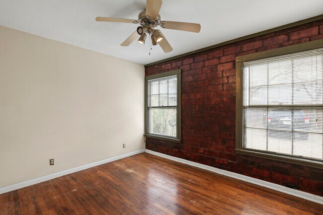 Building Photo - 405 N Praire