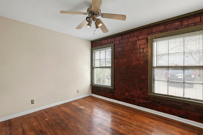 Building Photo - 405 N Prairie Ave