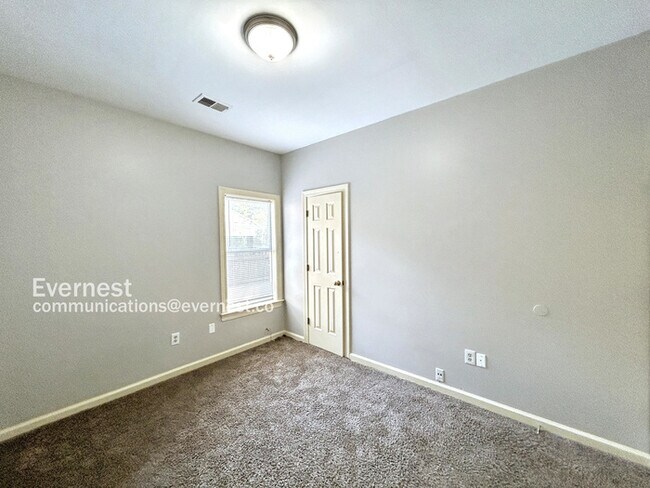 Building Photo - 692 Walnut Valley Ln