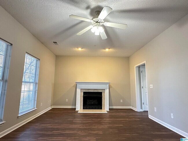 Building Photo - 759 3rd St NE