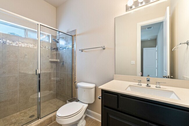 Building Photo - Luxurious 4 bedrooms 3 bathrooms home in L...