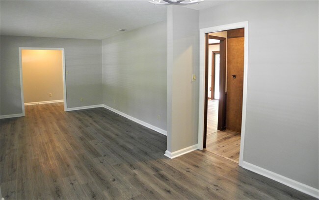 Building Photo - 108 Montague Rd