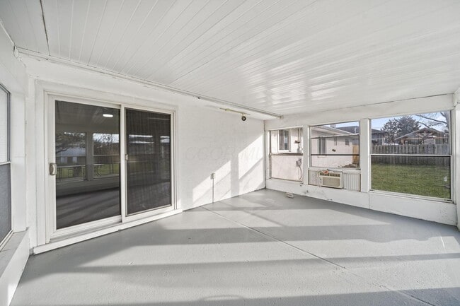 Building Photo - 1585 Peace Pl