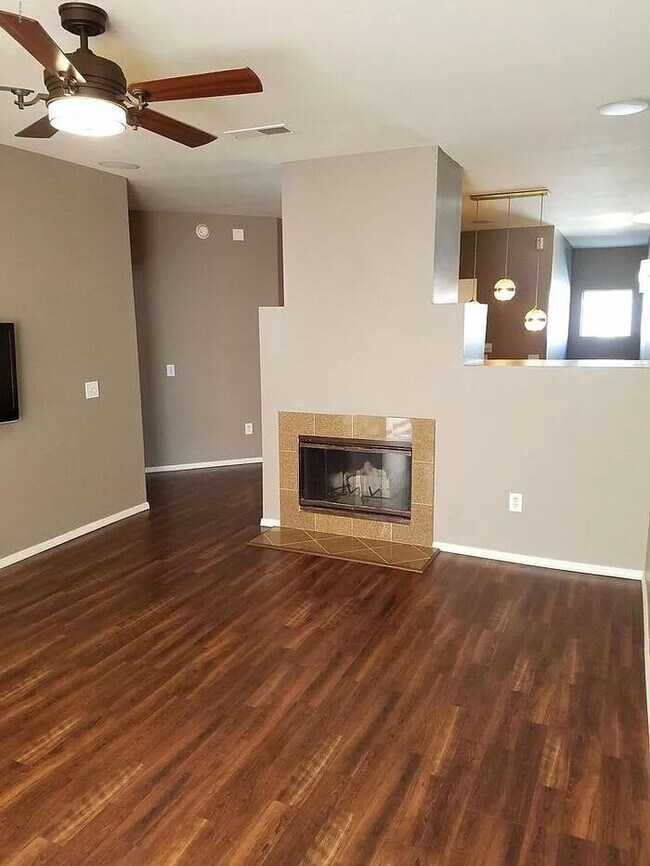 Building Photo - Stunning 2-bedroom 2 bath