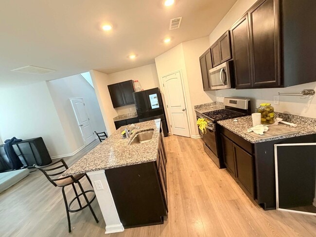 Building Photo - 4341 Maxwell Rd