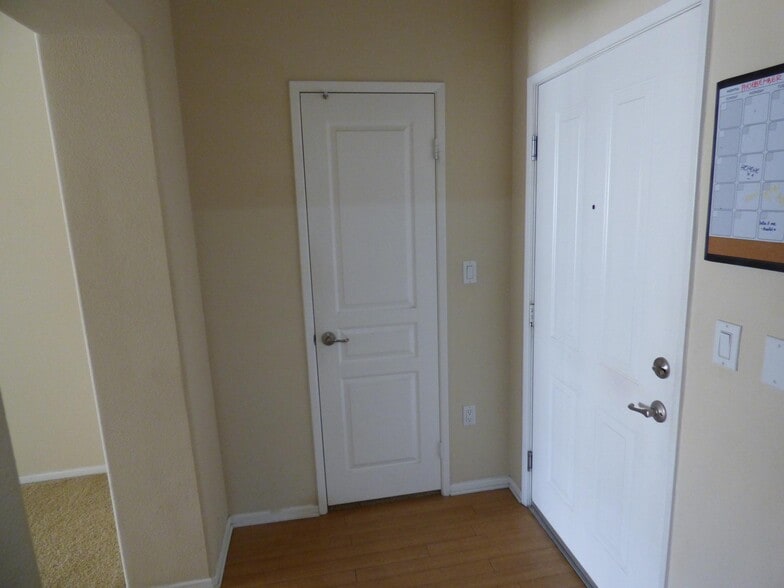 Building Photo - 2429 WATERMARKE Pl