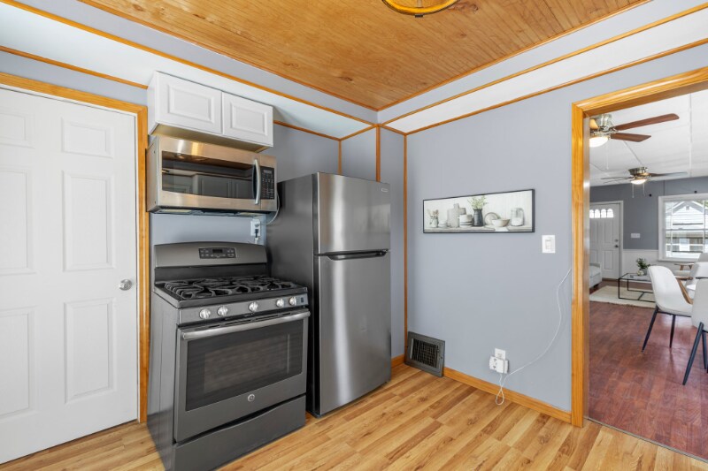 Building Photo - 246 E Penning Ave