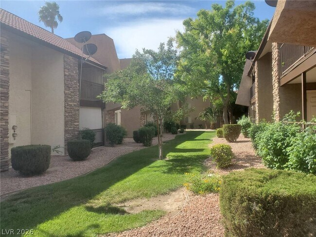 Building Photo - 4972 River Glen Dr