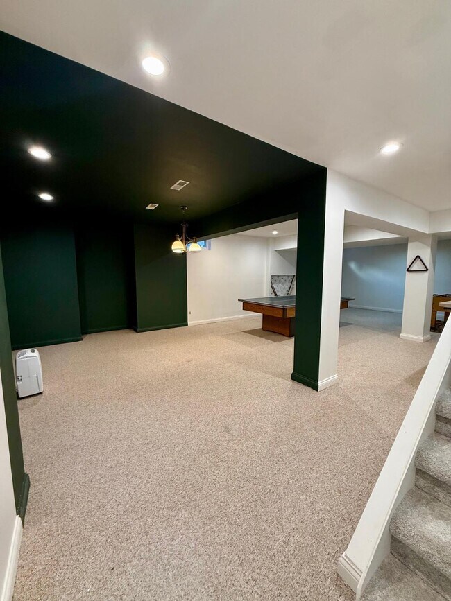 Building Photo - 800 Palomino Ln