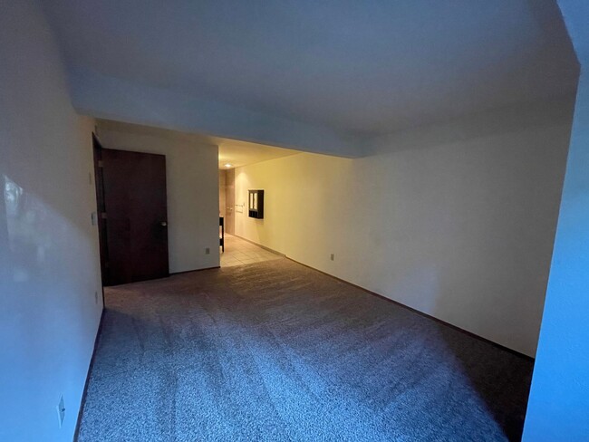 Building Photo - 2 BED 2 BATH SOUTHRIDGE CONDO