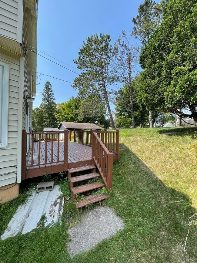 Building Photo - AVAILABLE JULY- 3 Bedroom, 1.5 Bath Home!