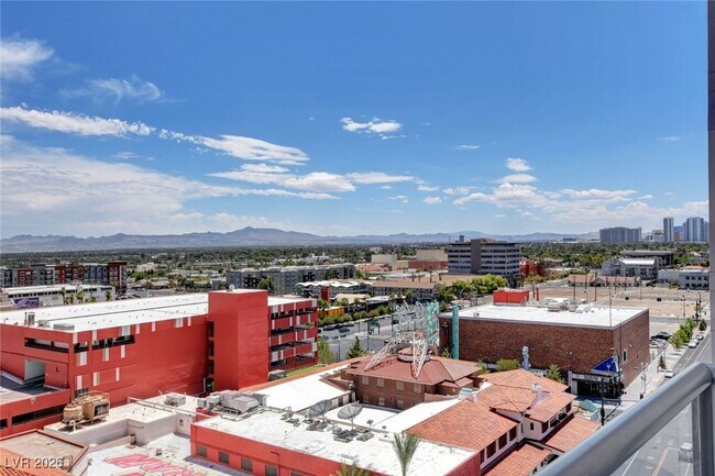 Building Photo - 150 S Las Vegas Blvd