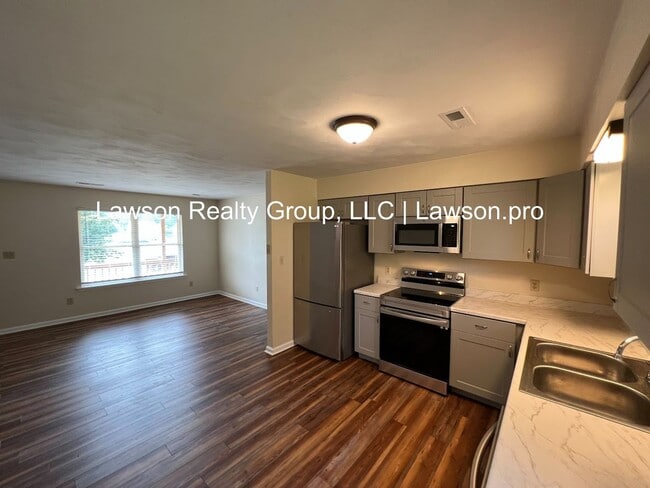 Building Photo - 7th St 306-8