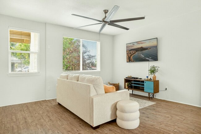 Building Photo - 724 Kakala St