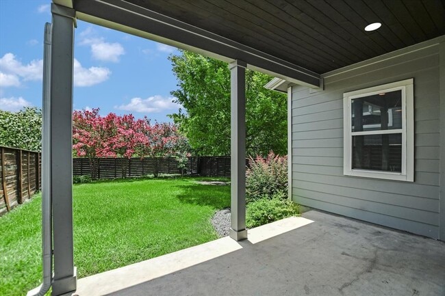 Building Photo - 7125 Boyle Dr