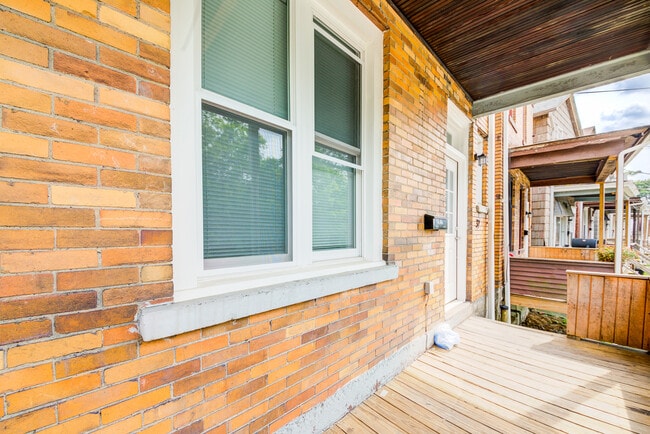 Building Photo - Available JUNE 2026 - Spacious 2 Bedroom Home in Mt. Washington!