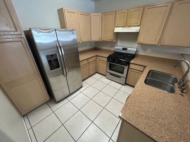 Building Photo - BEAUTIFULLY MAINTAINED 2 BEDROOM, 2 BATH C...