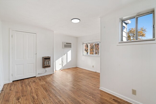 Building Photo - MOVE IN SPECIAL! SCORE HALF OFF 1ST MONTH'...