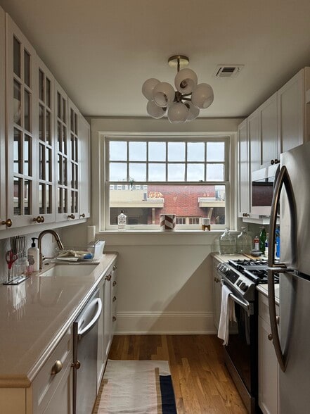 Primary Photo - 266 11th St NE