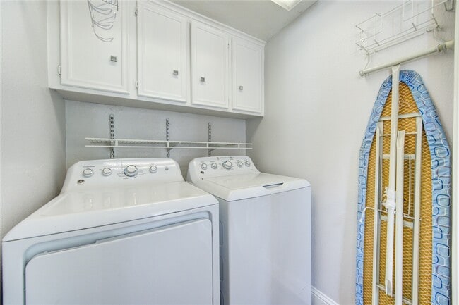 Building Photo - 438 E Fair Harbor Ln