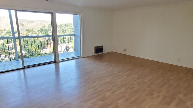 Building Photo - Spacious 2 Bedroom, 1 Bathroom Moraga Condo