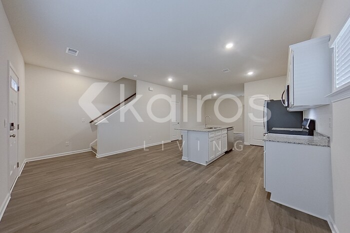 Building Photo - 2201 Banyon Cir