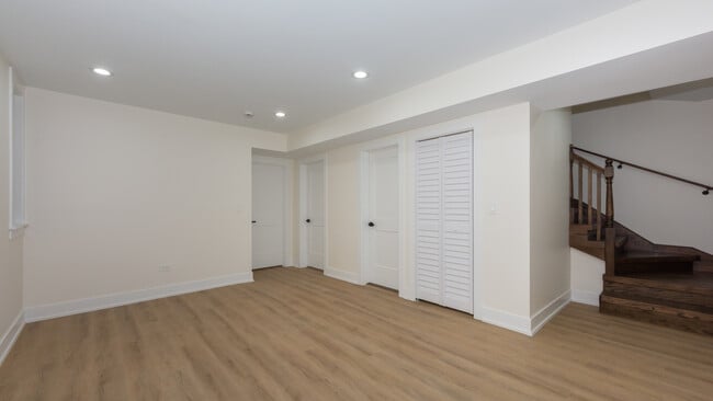 Building Photo - 2036 N Hoyne Ave