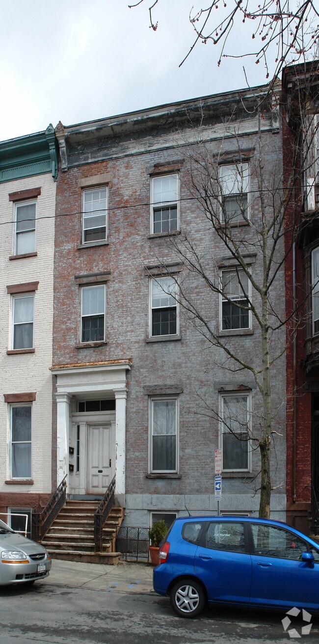 Primary Photo - 120 1st St