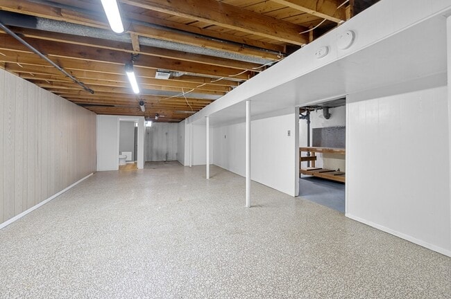 Building Photo - 2243 Common Rd