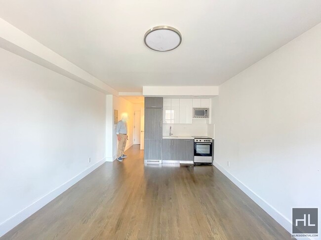 Building Photo - RENT STABILIZED Studio -Sunny - WEST END A...