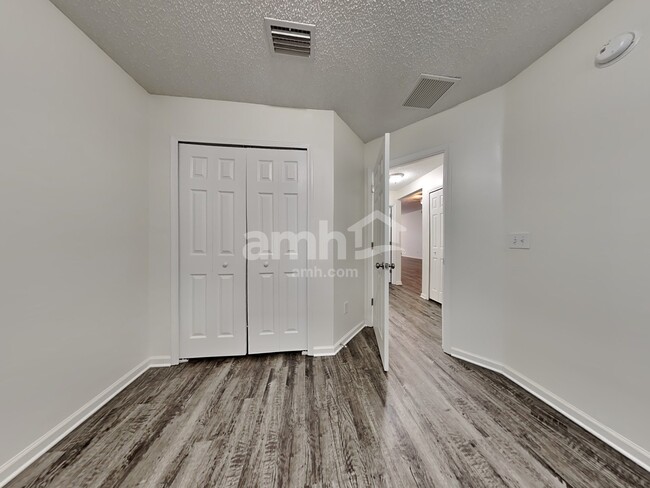 Building Photo - 14249 Fish Eagle Dr E