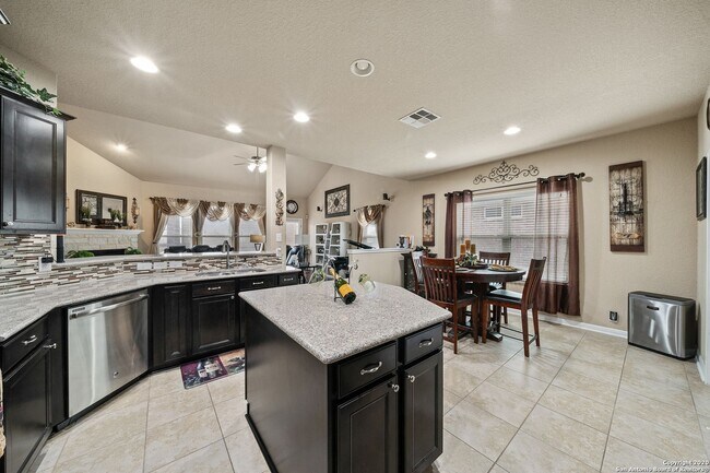 Building Photo - Beautiful 4 Bedroom Home in Turning Stone,...