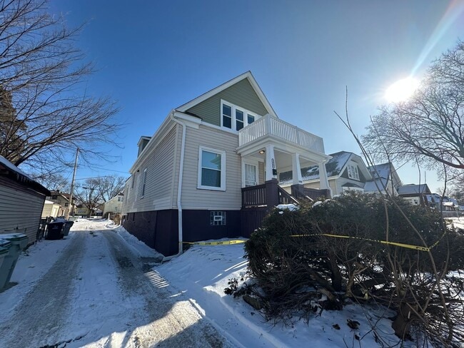 Building Photo - Large Open Concept 5BR/2BA Rent to Own Home