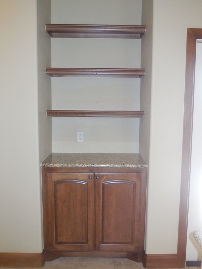 Building Photo - Fully Furnished Three Bedroom, Two Bathroo...