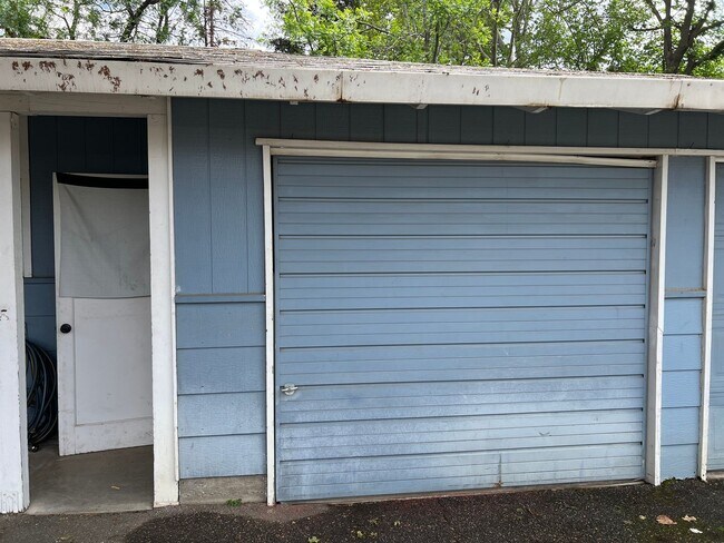 Building Photo - 3216 Godman Ave