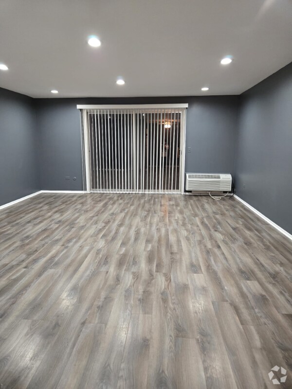 Building Photo - 19 E Palatine Rd