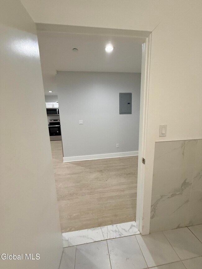 Building Photo - 5 Broadway