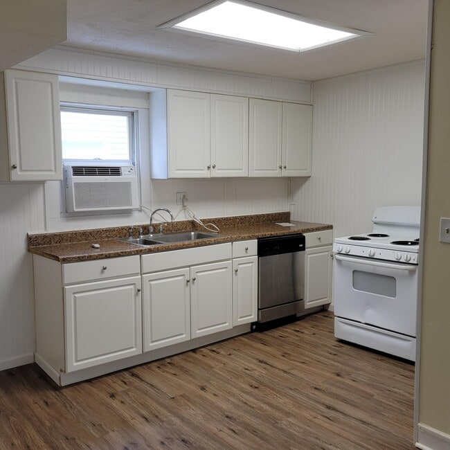 Building Photo - 438 S Powell Ave