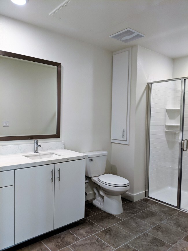 Large Bathroom - 2324 Nolita