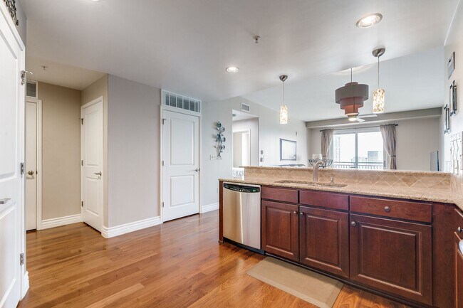 Building Photo - GORGEOUS FURNISHED CONDOMINIUM WITH GREAT ...