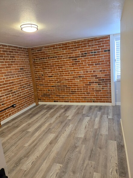Building Photo - 109 N Kimball Ave
