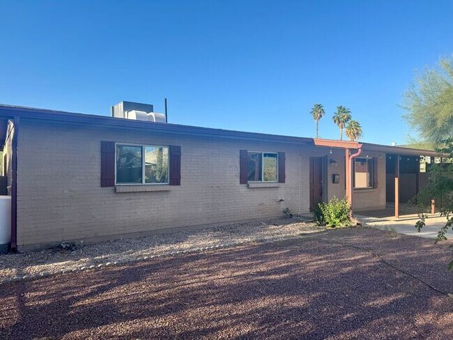 Building Photo - Beautifully updated 3-bedroom, 2-bath home