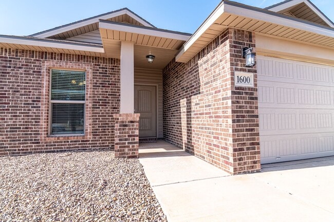 Building Photo - 1600 Rattler Ln
