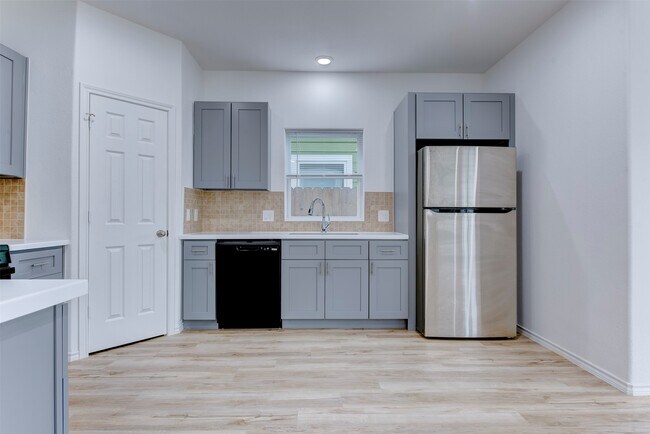 Building Photo - 8202 Homewood Ln