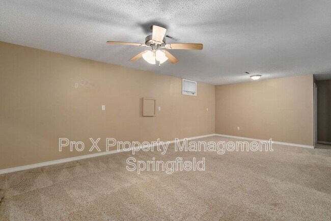 Building Photo - 2053 S Hillcrest Ave